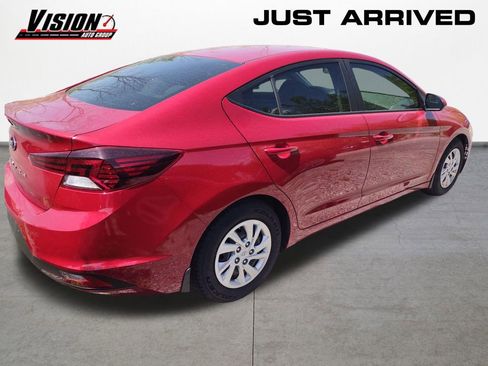 Used 2019 Hyundai Elantra SE w/ Winter Weather Package FWD image 5