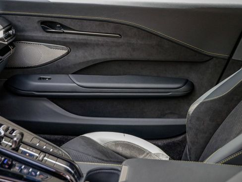 New 2025 Aston Martin V8 Vantage Coupe RWD image 19