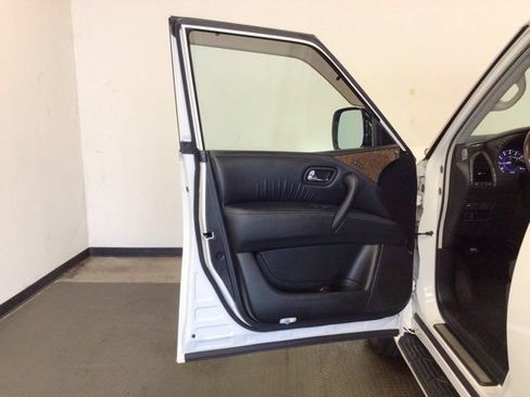 Used 2017 INFINITI QX80 4WD image 18