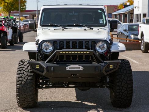 Used 2021 Jeep Gladiator Willys image 3