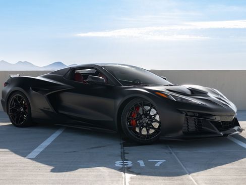 Used 2026 Chevrolet Corvette ZR1 w/ Stealth Interior Trim Package RWD image 5