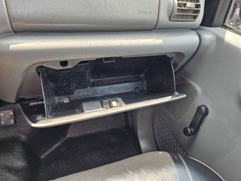 Used 2005 Ford F250 XL RWD image 12