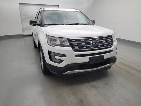Used 2017 Ford Explorer XLT AWD/4WD image 14