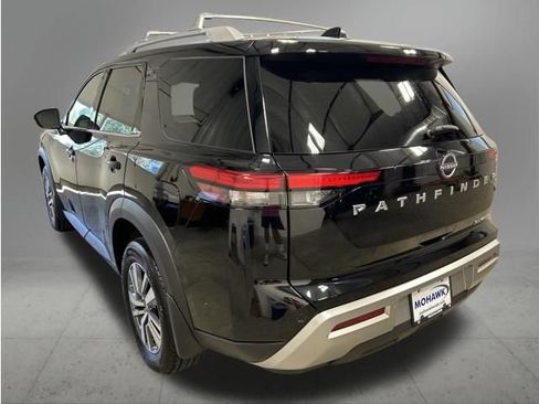 Used 2025 Nissan Pathfinder SL AWD/4WD image 3