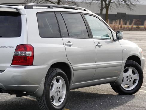 Used 2005 Toyota Highlander Limited AWD/4WD image 25