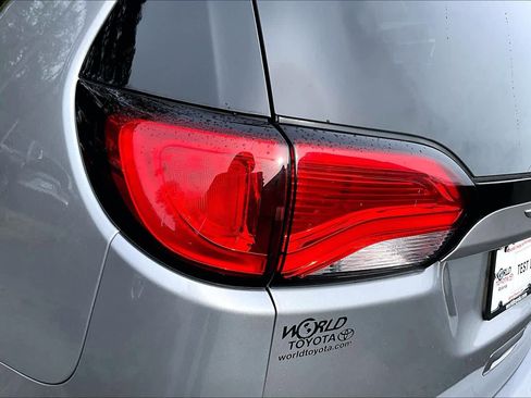 Used 2017 Chrysler Pacifica Touring-L image 26