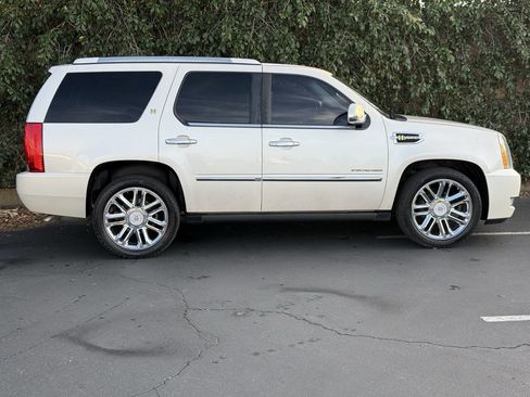 Used 2012 Cadillac Escalade Platinum image 7