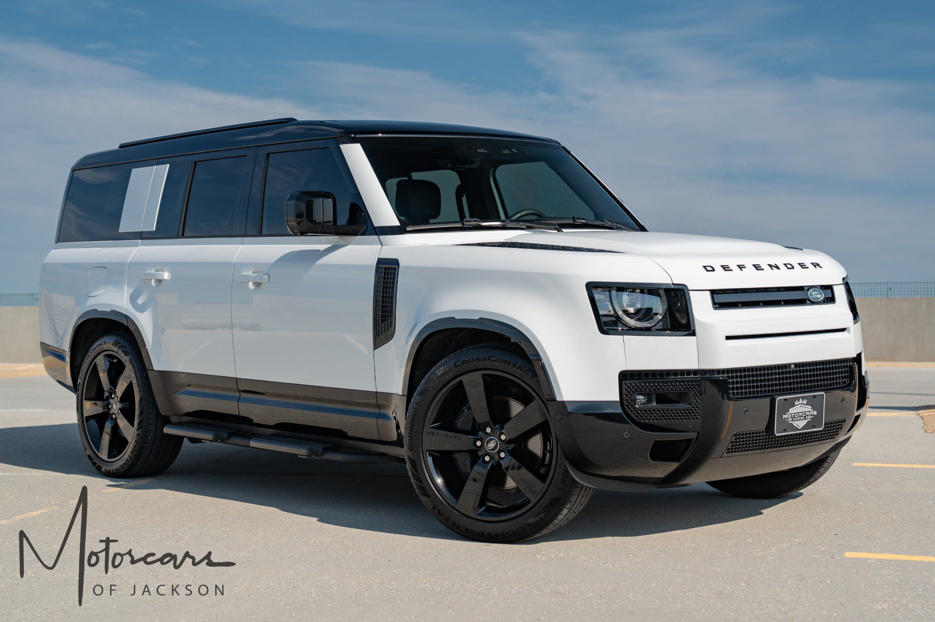 Used 2025 Land Rover Defender 130 X-Dynamic SE AWD/4WD image 2