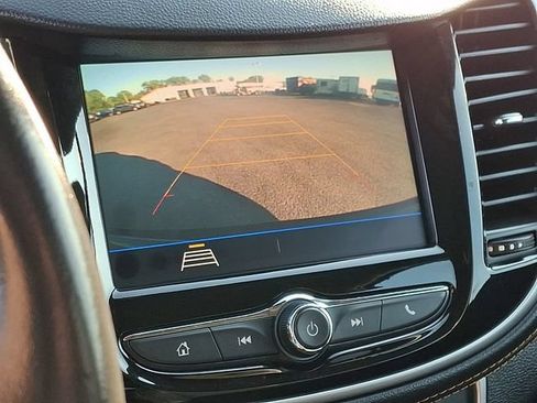 Used 2020 Chevrolet Trax LT w/ LT Convenience Package FWD image 4