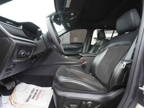 Used 2024 Jeep Grand Cherokee Altitude image 31