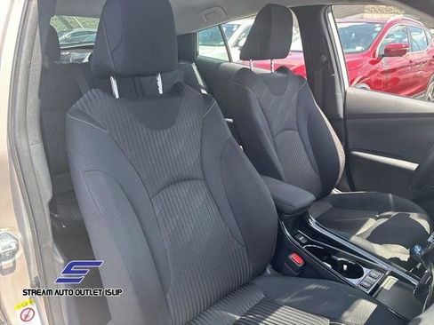 Used 2022 Toyota Prius Prime LE image 10