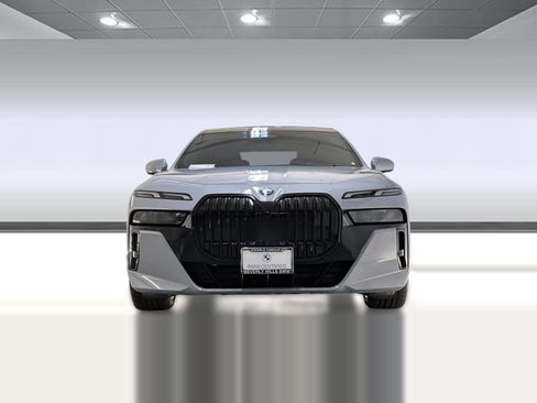 Certified 2023 BMW 740i w/ Parking Assistance Package image 6