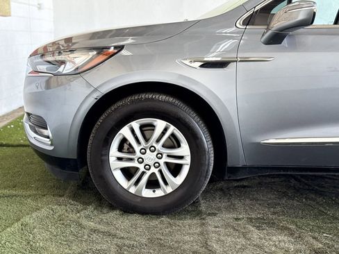 Used 2021 Buick Enclave Essence image 9