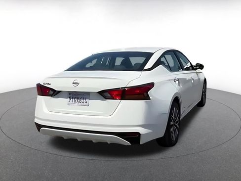 Used 2025 Nissan Altima 2.5 SV FWD image 15