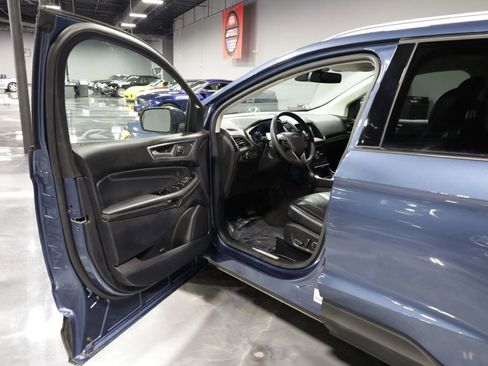Used 2019 Ford Edge Titanium w/ Cargo Accessory Package AWD/4WD image 9
