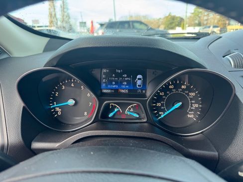 Used 2019 Ford Escape SE image 17