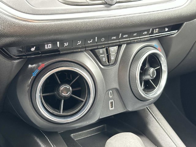 Used 2024 Chevrolet Blazer LT w/ Convenience Package FWD image 32
