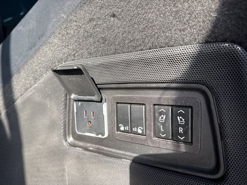 Used 2023 Cadillac Escalade ESV Premium Luxury image 45