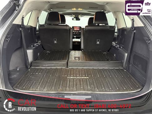 Used 2022 Toyota Highlander XLE image 9