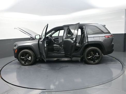 Used 2025 Jeep Grand Cherokee Limited w/ Black Appearance Package AWD/4WD image 43