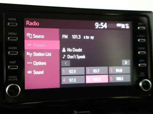 Used 2020 Toyota Corolla LE image 20