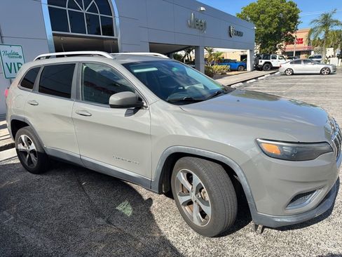 Used 2019 Jeep Cherokee Limited FWD image 2