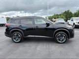 Used 2024 Nissan Rogue SV image 2