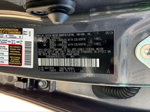 Used 2024 Toyota Highlander LE FWD image 34