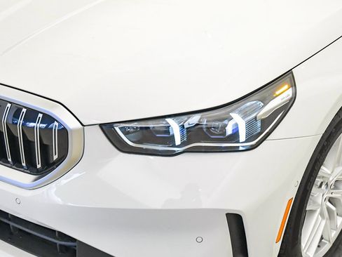 Used 2025 BMW 530i w/ Premium Package image 9