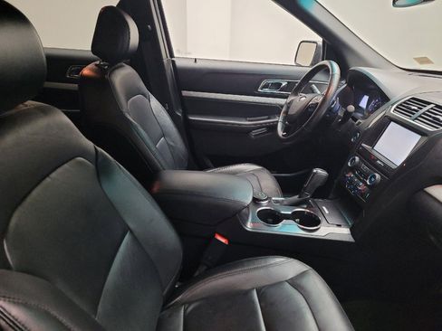 Used 2016 Ford Explorer XLT w/ Equipment Group 202A AWD/4WD image 21