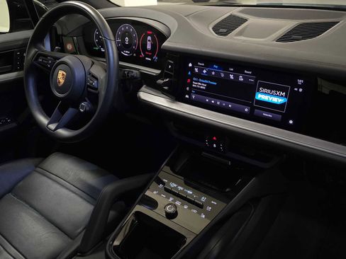 Used 2024 Porsche Cayenne image 10