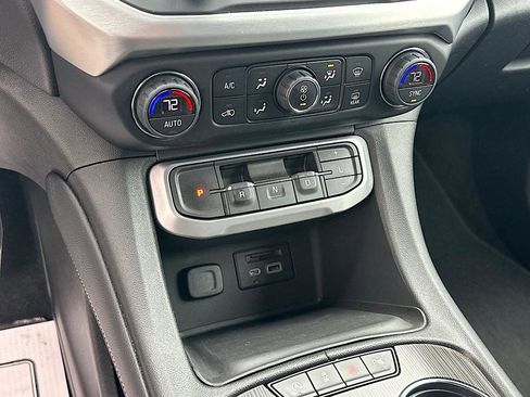 Used 2021 GMC Acadia SLT image 26