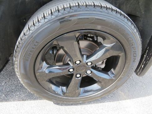 Used 2023 Jeep Grand Cherokee Limited w/ Black Appearance Package AWD/4WD image 10