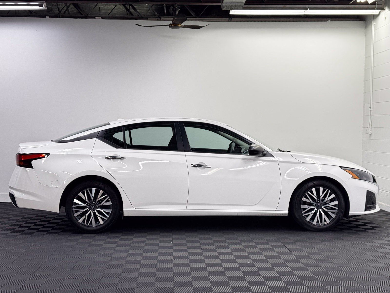 Certified 2025 Nissan Altima 2.5 SV FWD image 5