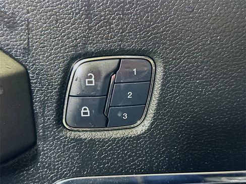 Used 2018 Ford F150 Platinum w/ Equipment Group 701A Luxury image 20