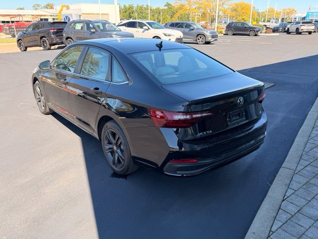 Certified 2024 Volkswagen Jetta SE w/ Panoramic Sunroof Package FWD image 12