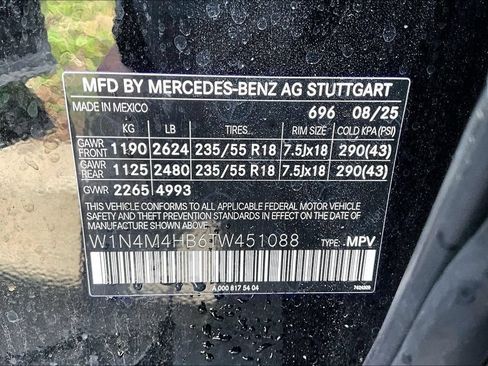 Used 2026 Mercedes-Benz GLB 250 4MATIC image 35