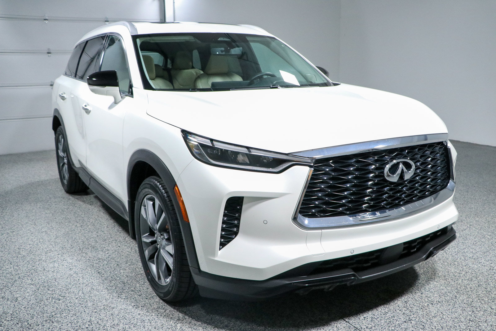 Used 2023 INFINITI QX60 Luxe w/ Performance Audio Package AWD/4WD image 5