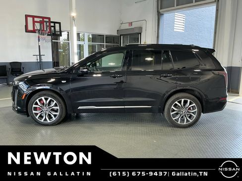 Used 2023 Cadillac XT6 Sport w/ Technology Package AWD/4WD image 4