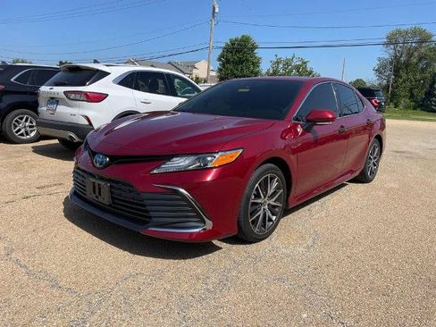 Used 2022 Toyota Camry XLE w/ Navigation Upgrade Package FWD image 2