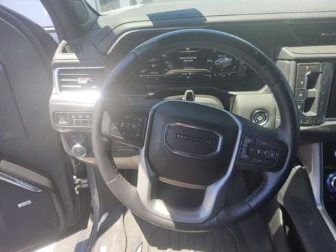 Used 2023 GMC Yukon Denali w/ Advanced Technology Package AWD/4WD image 7