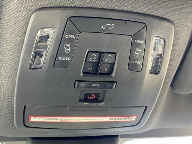 Certified 2024 Toyota Sienna XLE FWD image 31