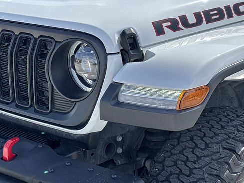 Used 2025 Jeep Wrangler Unlimited Rubicon AWD/4WD image 6
