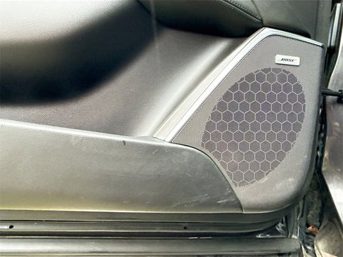 Used 2018 Cadillac Escalade Premium Luxury image 19