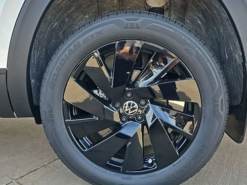 New 2026 Volkswagen Atlas SE FWD image 9