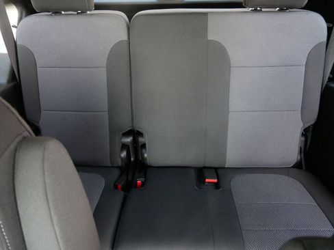 Used 2023 Chevrolet Traverse LT FWD image 14