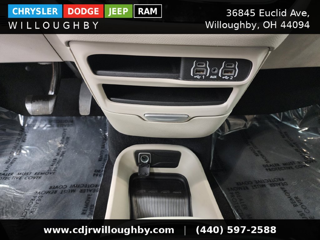 Used 2024 Chrysler Pacifica Touring-L FWD image 23
