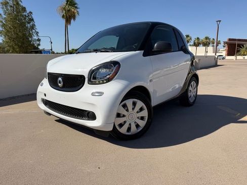 Used 2016 smart fortwo pure RWD image 5