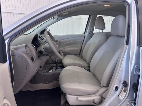 Used 2012 Nissan Versa SV FWD image 9