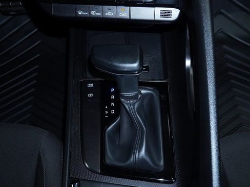 Certified 2025 Hyundai Elantra Sport image 19